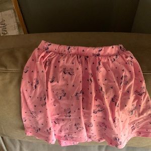 It is a size 8 in kids it has unicorns and stars and hearts and it is pink